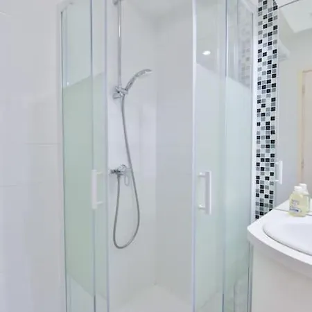 Les Beaux Jours Super Flat For 3 With Ac, Balcony & View Appartamento Antibes