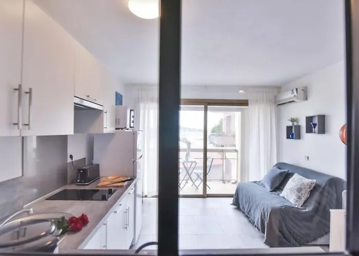 Apartman Les Beaux Jours Super Flat For 3 With Ac, Balcony & View *