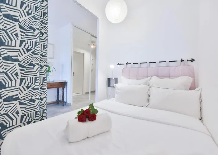 Les Beaux Jours Super Flat For 3 With Ac, Balcony & View *