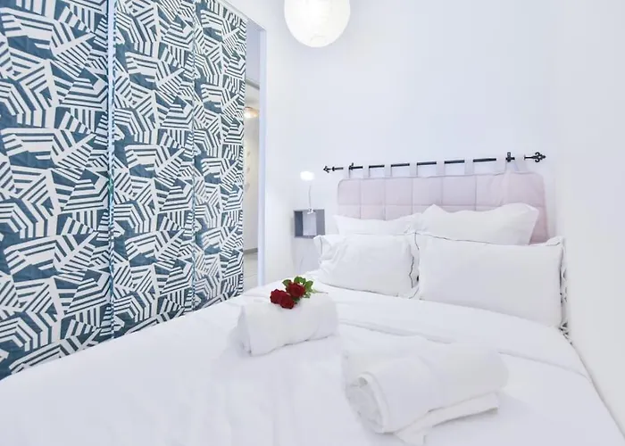 Les Beaux Jours Super Flat For 3 With Ac, Balcony & View * Antibes