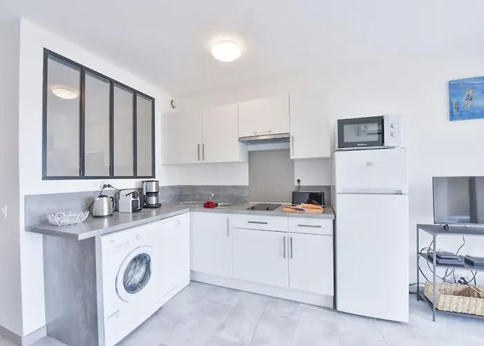 Les Beaux Jours Super Flat For 3 With Ac, Balcony & View