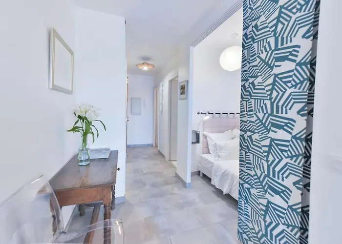 Appartamento Les Beaux Jours Super Flat For 3 With Ac, Balcony & View